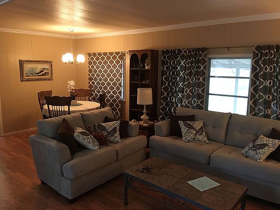 3rd image of 1614 White Oak Cir
