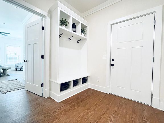 4th image of 2968 Commonwealth Dr #522