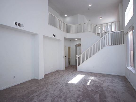 2nd image of 2911 Spruce Ct