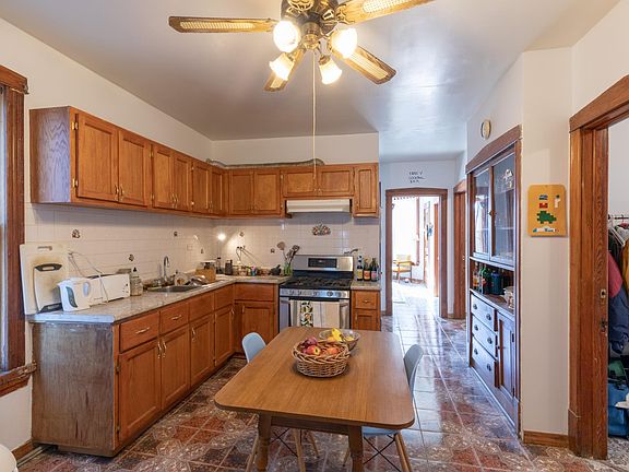 5th image of 2735 N Hamlin Ave #1