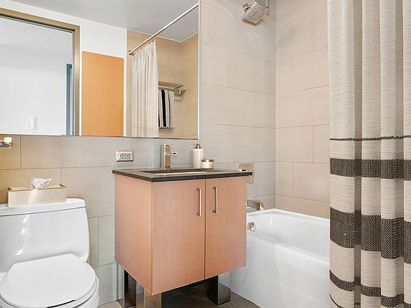 5th image of 8 Spruce St APT 24M