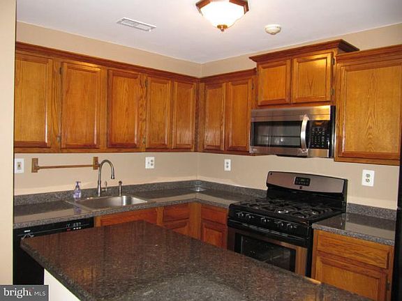 4th image of 907 Diamond Dr