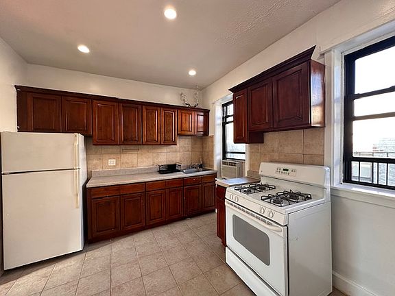 2nd image of 21-77 33rd St #5