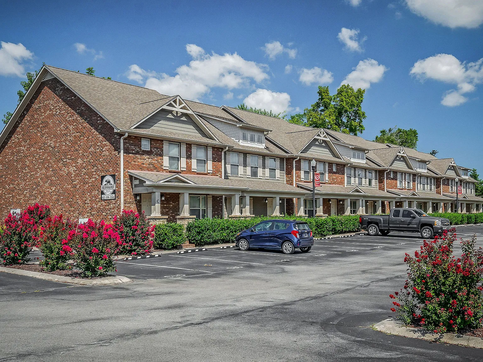 2 bed, 900 sqft, $1,400 — Photo 1