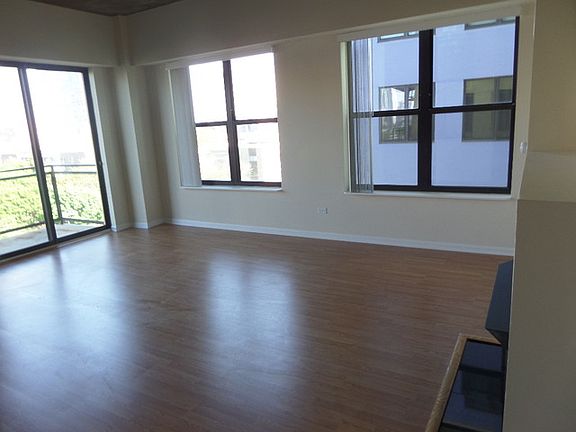 4th image of 1122 W Catalpa Ave APT 604