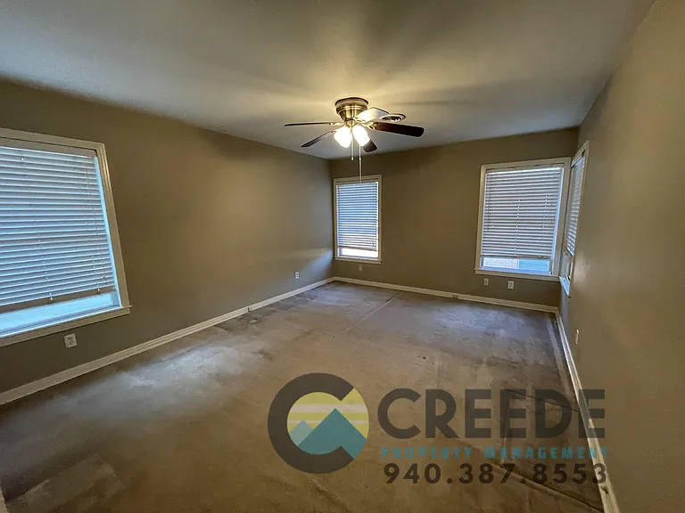 611 E University Dr — Photo 17