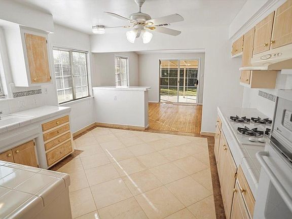 3rd image of 8925 Balboa Blvd