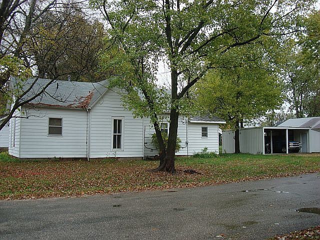 2nd image of 343 W Elm St