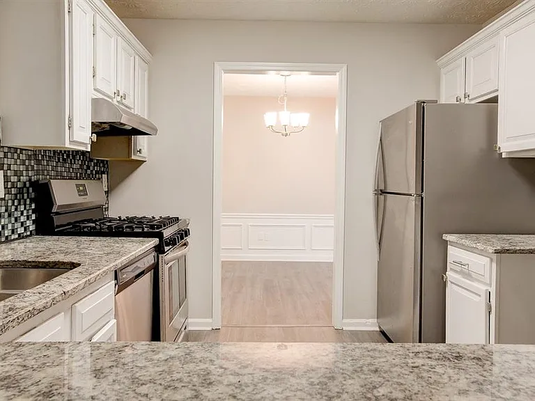 4940 Tanners Spring Dr — Photo 6