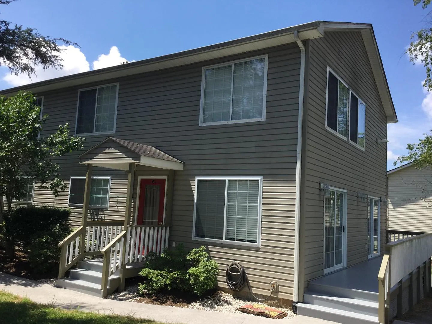 619 B Lee Street - 619B — Photo 2