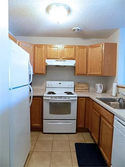 204 Locust St — Photo 15