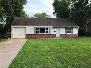 7613 Rainbow Dr, Prairie Village, KS 66208