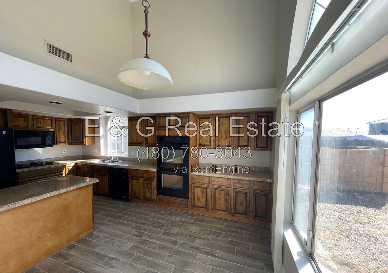 3 bed, 2.0 bath, 1725 sqft, $2,395 — Photo 4
