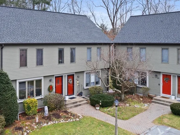 5 Village Way APT C, Norton, MA 02766