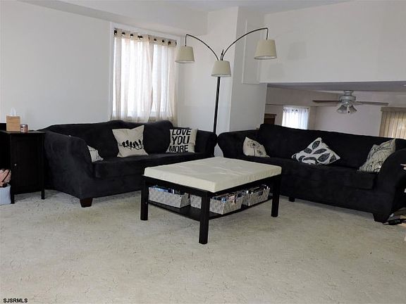 5th image of 237 Bay Ave #237