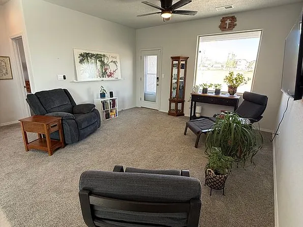 10543 Valedon Ln SW, Albuquerque, NM 87121