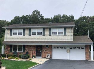 128 Hobson Ave, Saint James, NY 11780
