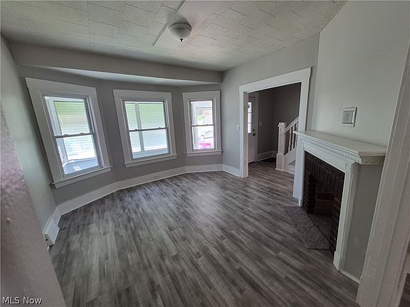 2nd image of 2095 W 103rd St