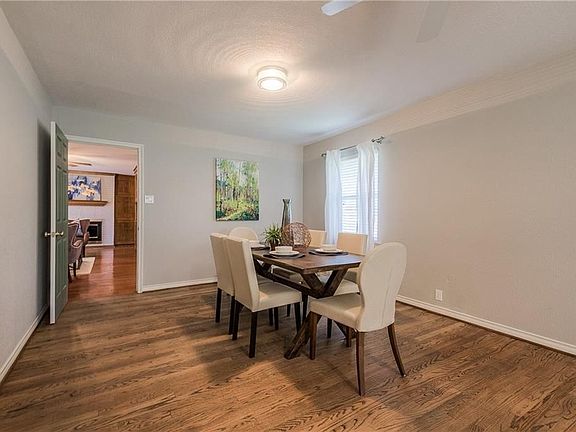 3rd image of 9423 Crestlake Dr