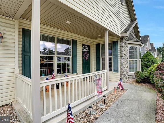 4th image of 84 Lantern Ln