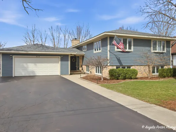 3114 Riverstream Dr, McHenry, IL 60050