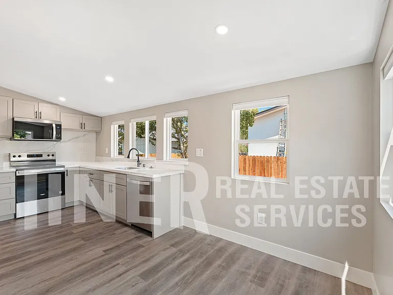 1006 Oakland Ave — Photo 4