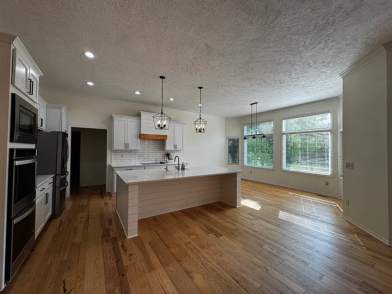 324 N Lancaster Dr — Photo 4