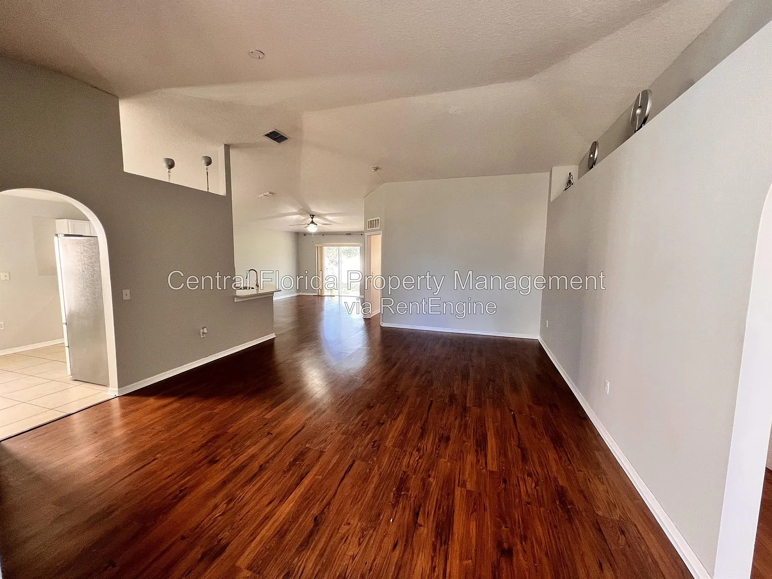 3 bed, 2.0 bath, 1636 sqft, $1,899 — Photo 2