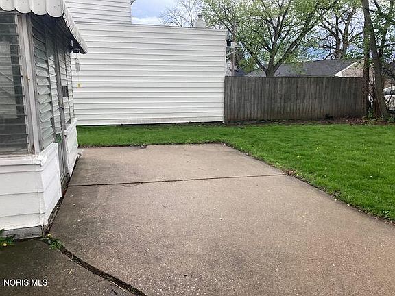3rd image of 925 River Rd