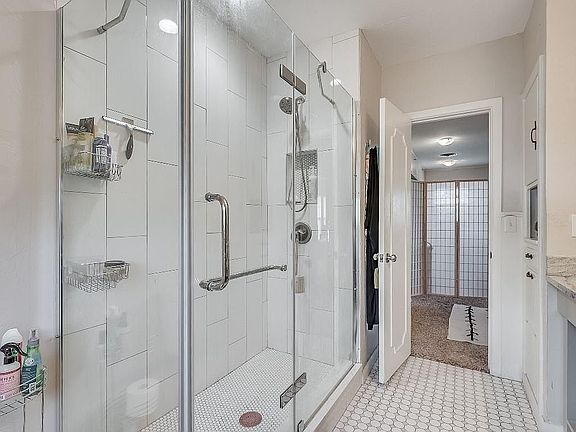 4th image of 1002 Jefferson Pl