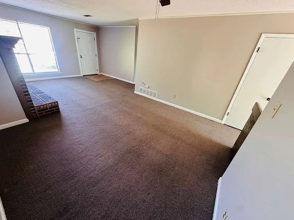 2 bed, 1106 sqft, $995 — Photo 3