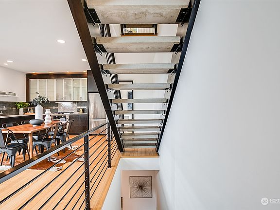 4th image of 821 S Cloverdale Street #C