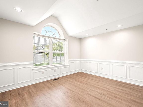 4th image of 613 Fawn Cir