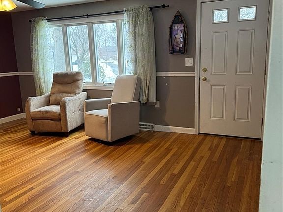 3rd image of 22 Falcon St