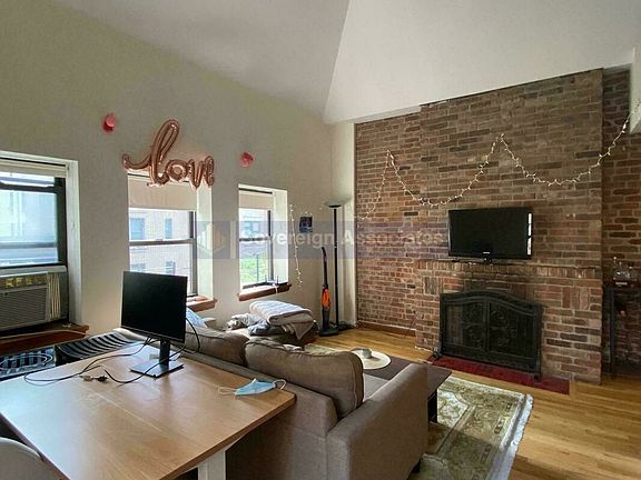 3rd image of 213 W 71st St #4S