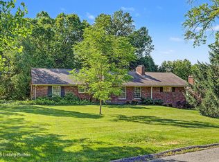 7 Pin Oak Ln, Windy Hills, KY 40207