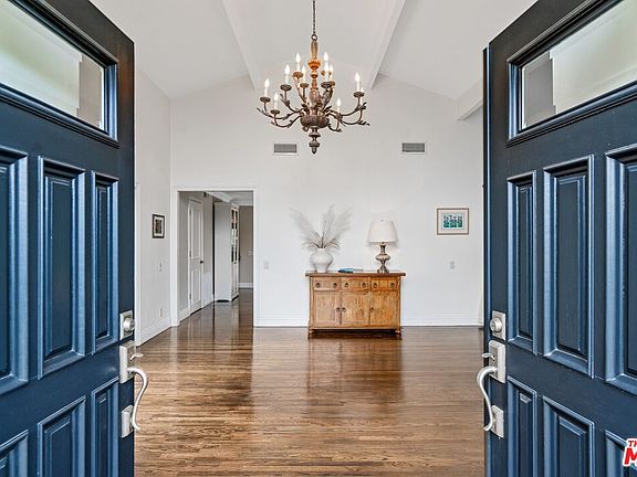 4th image of 4435 Beaconsfield Ct