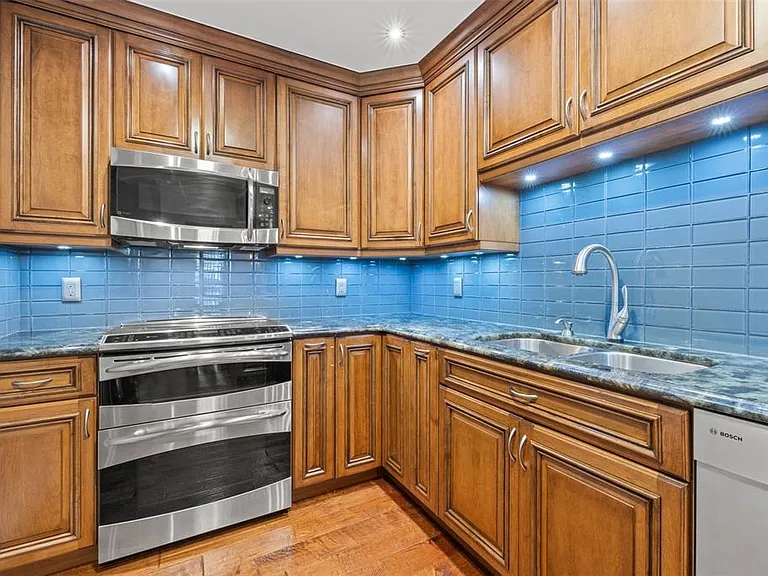 300 Beach Dr NE #305 — Photo 13