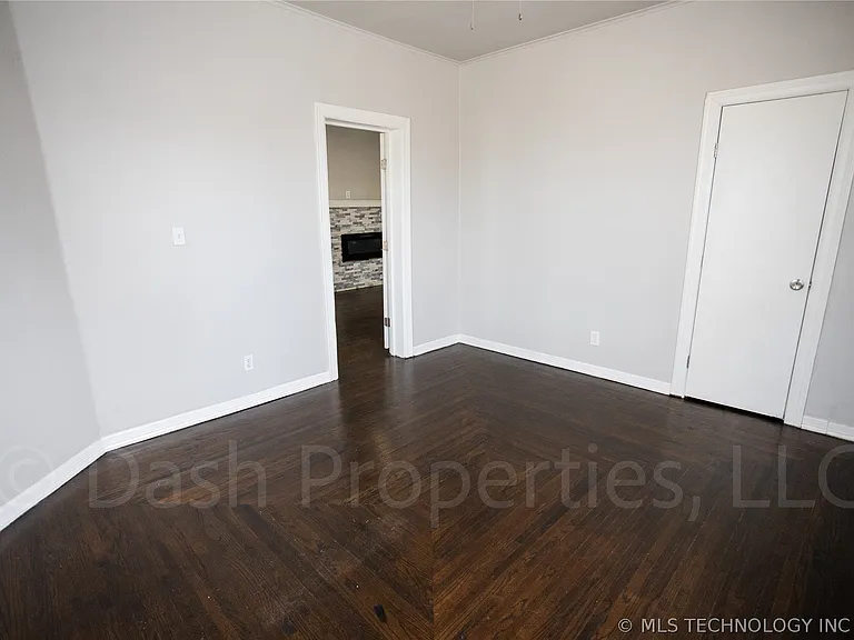 2604 E 7th St S — Photo 29