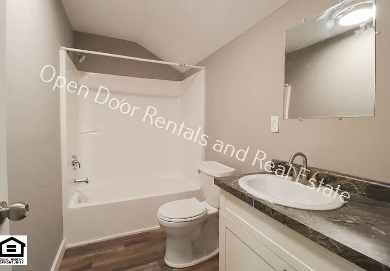 315 S Washington St #B — Photo 6