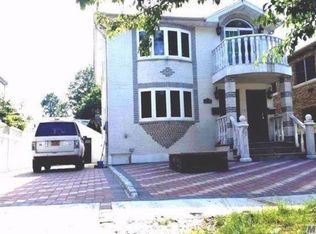 5718 253rd St #2, Little Neck, NY 11362