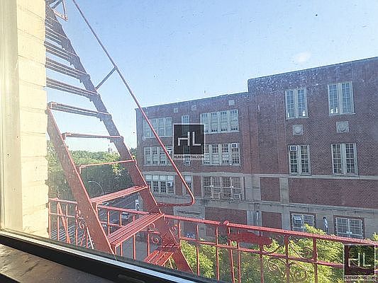 5th image of 631 Edgecombe Ave #C