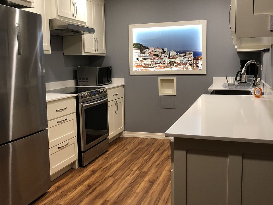 Full kitchen stove, microwave, coffeemaker