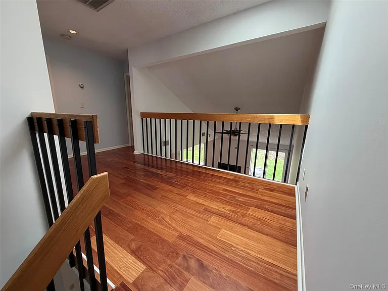 73 Cornwall Cir — Photo 11