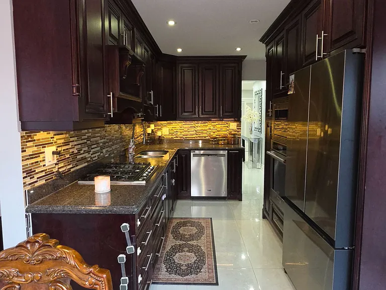 323 Winfield Ter — Photo 9