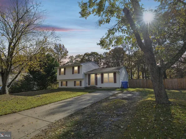 6 Castletown Ct, Waldorf, MD 20602