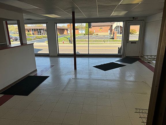 4th image of 40 W Main St
