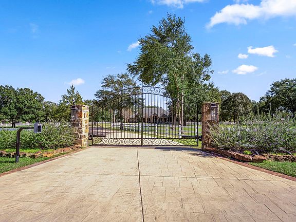 2nd image of 16730 Bridle Oak Drive