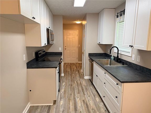 4th image of 71 Grove Ln