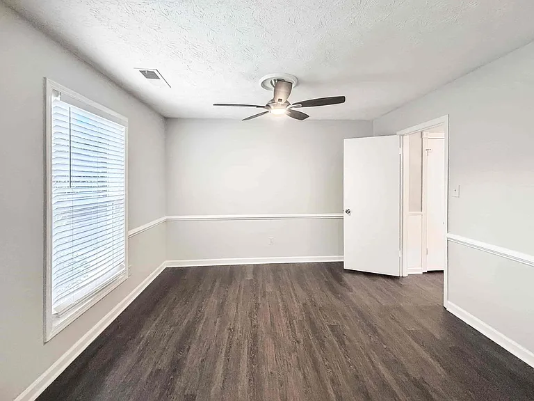 1552 Blackwell Rd — Photo 3